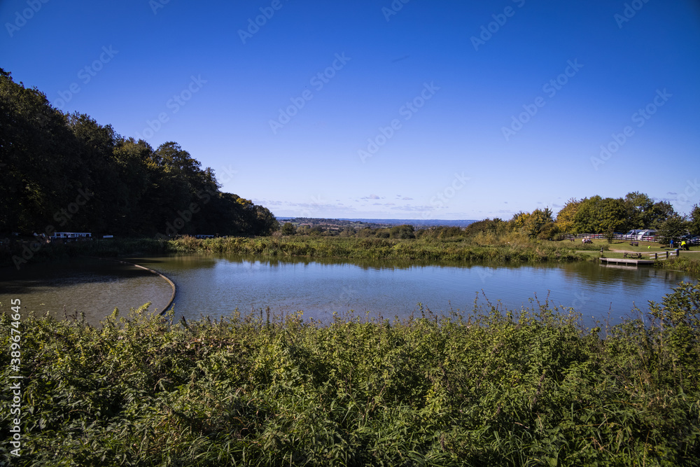 Obraz premium Lake by Caen Hill Locks, Wiltshire, England