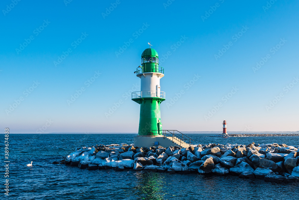 Obraz premium Die Mole in Warnemünde im Winter
