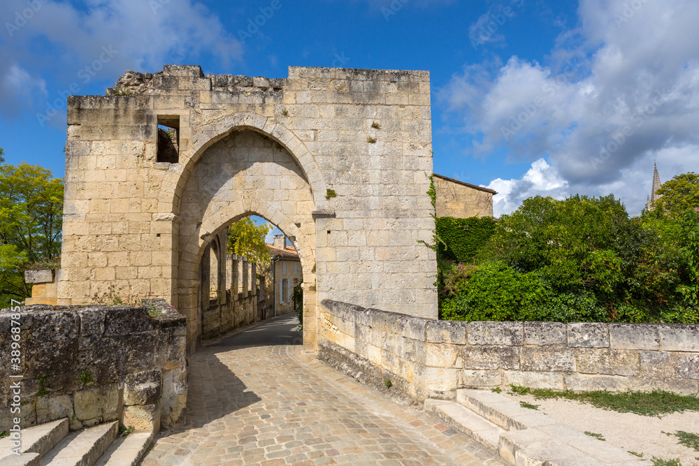 saint emilion entrance