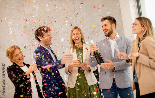 Group of business people ce...