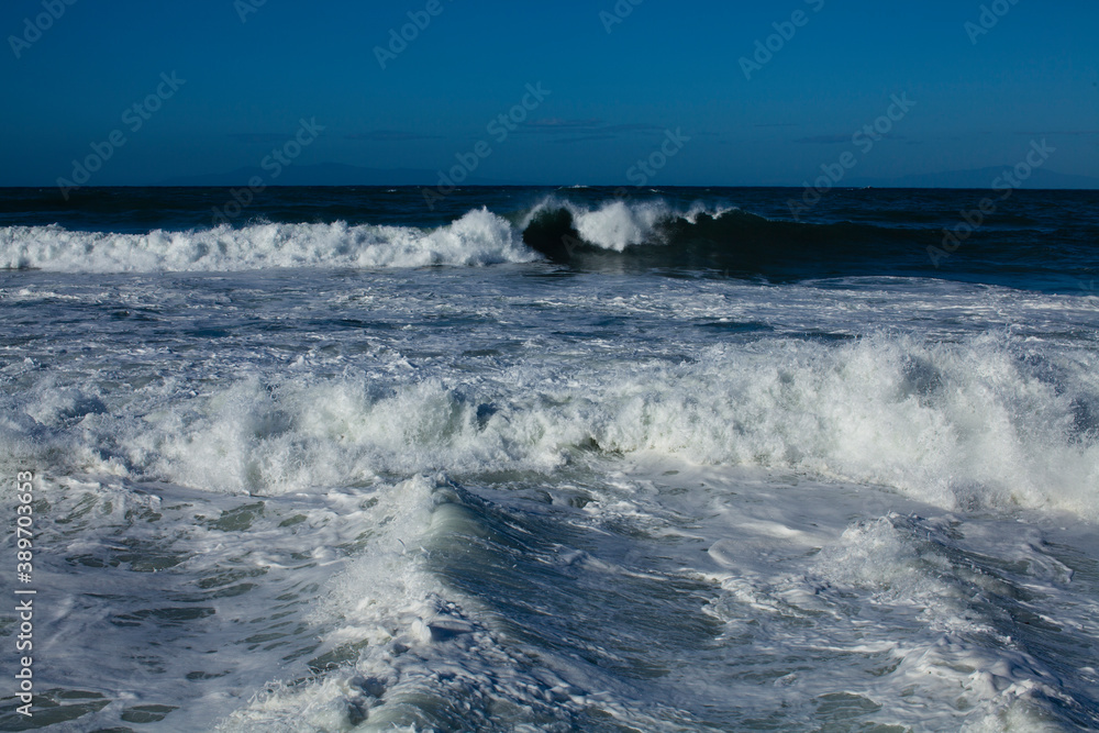 Fototapeta premium 荒れる太平洋の海