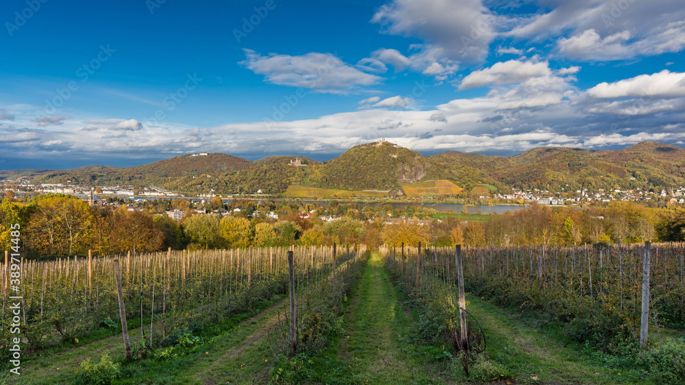 Blick zum Siebengebirge im Herbst 2020; Deutschland