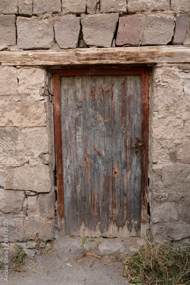 THE DOOR TO THE ABOLISHED OLD HOUSE THE DOOR TO THE ABOLISHED OLD HOUSE