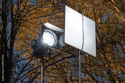 Canvastavla lighting spotlight with diffuser in the park
