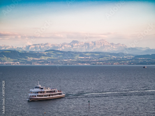 Blick zum Säntis am Bodensee mit dem Schiff 