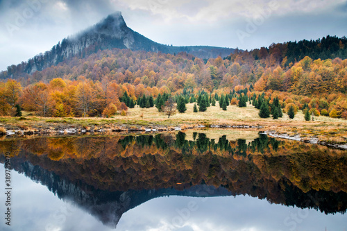 beautiful panorama of mountain reflecting in lake autumn landscape
