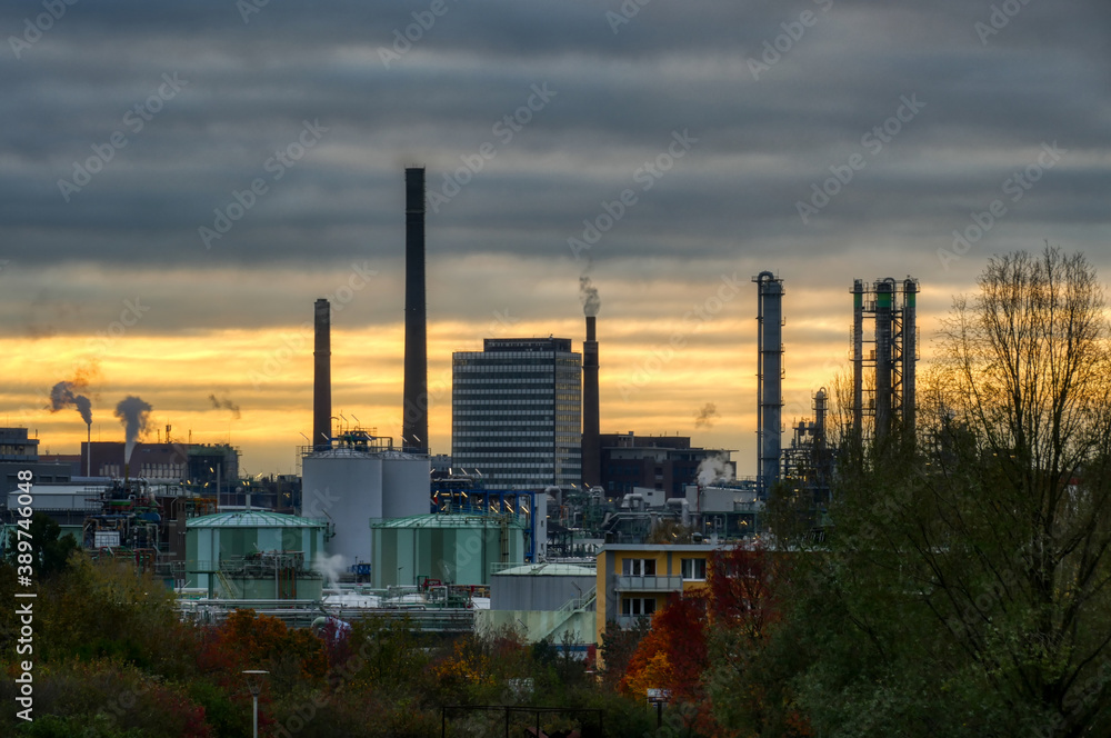 Industrie in Leverkusen bei Sonnenaufgang