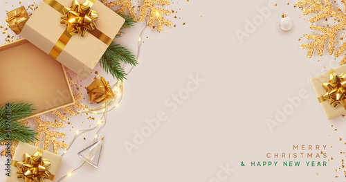 Christmas and New Year's gift composition. Empty Open gift box template. Xmas design Realistic decorative object. Sale banner, surprise poster, flyer and brochure. mock up holiday. Vector illustration