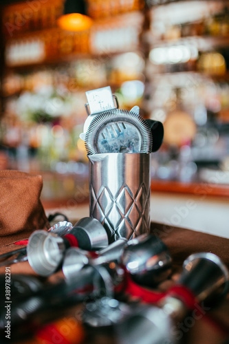 Fototapeta Naklejka Na Ścianę i Meble -  herramientas de un bartender