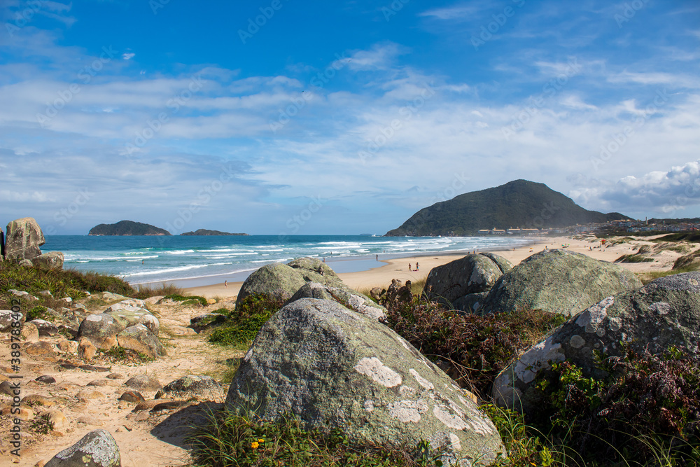 Pedras e a Praia do Santinho,  Florianópolis, praia tropical, Santa Catarina, Brasil, florianopolis