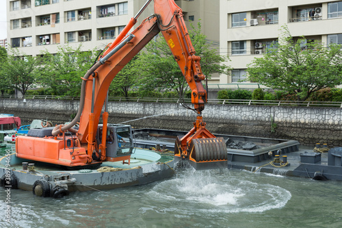 Konstfotografi 河川の浚渫作業