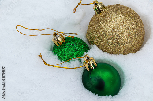 Obraz na plátně beautiful Christmas fur-tree toys in the snow with the structure in the Christma