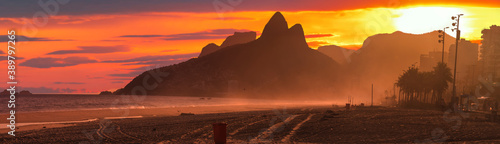 Bild auf Leinwand Deserted Ipanema Beach during the Coronavirus Infection (COVID-19