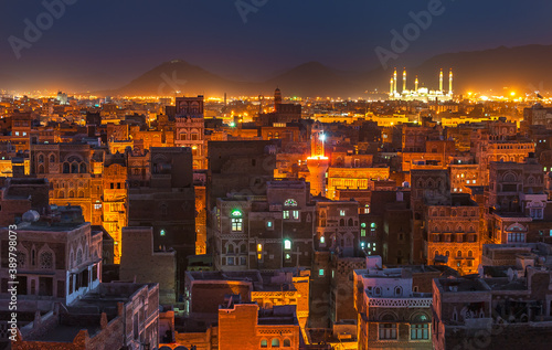 Cuadro en lienzo Panorama of Sanaa at night, Yemen