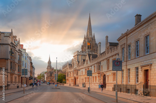 View of High Street road with Cityscape of Oxford at sunset - St Mary s University Church