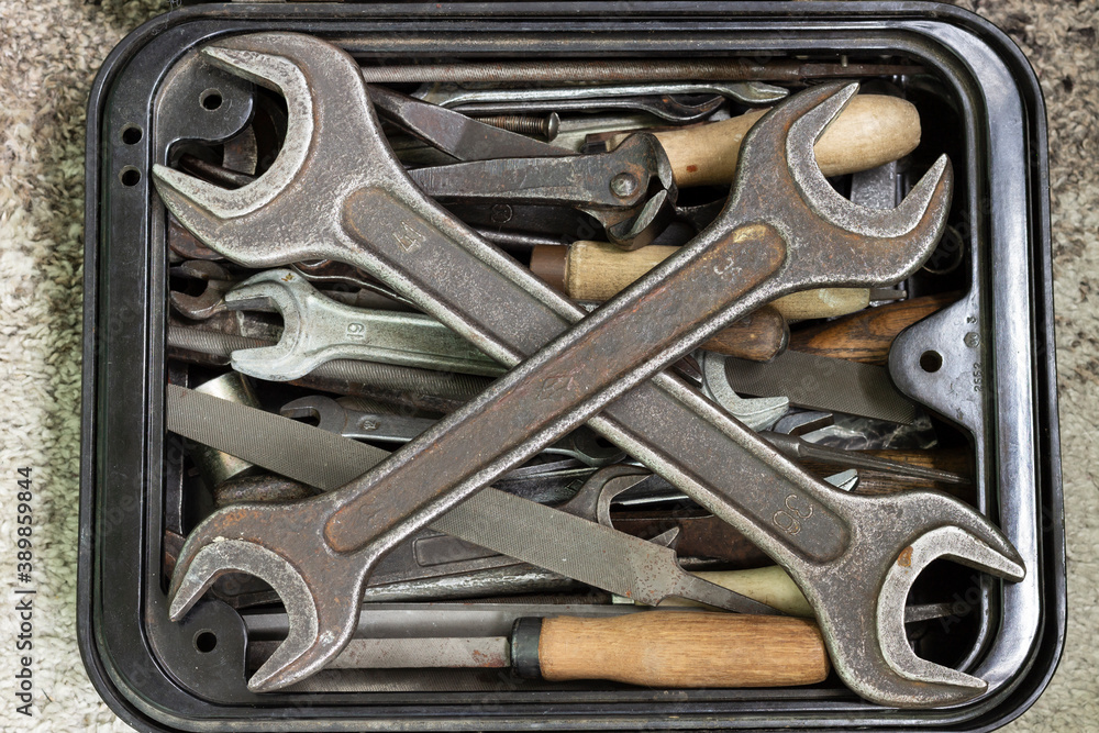 Fototapeta premium A box with a set of old rusty locksmith tools.