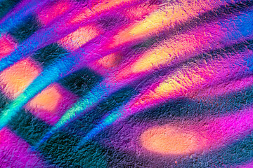 Sierkussen Paars Kleurrijke graffiti streetart op stadsmuur  © Yaroslav
