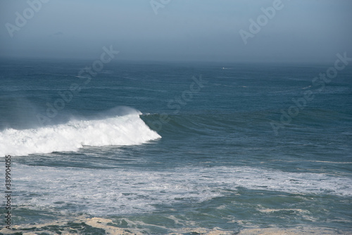 Olas grandes en la costa vasca  Hondarribia  guipuzkoa espa  a surf en olas gigantes.