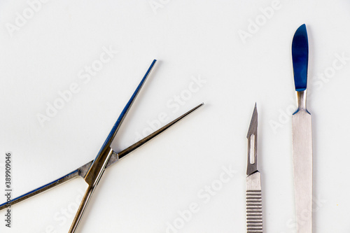Surgery blade on the sterile table, scalpel close-up, surgery knife and tweezers © taidundua