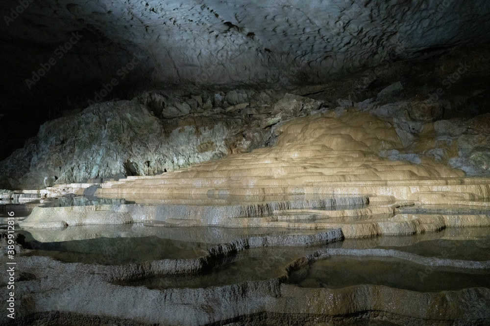 Obraz premium cave,akiyoshido,japan,秋芳洞,洞窟,探検,冒険,探索,日本,山口県