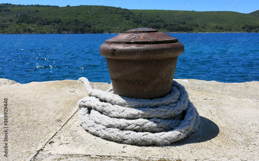 Naklejka premium Ship Mooring Bollard with rope
