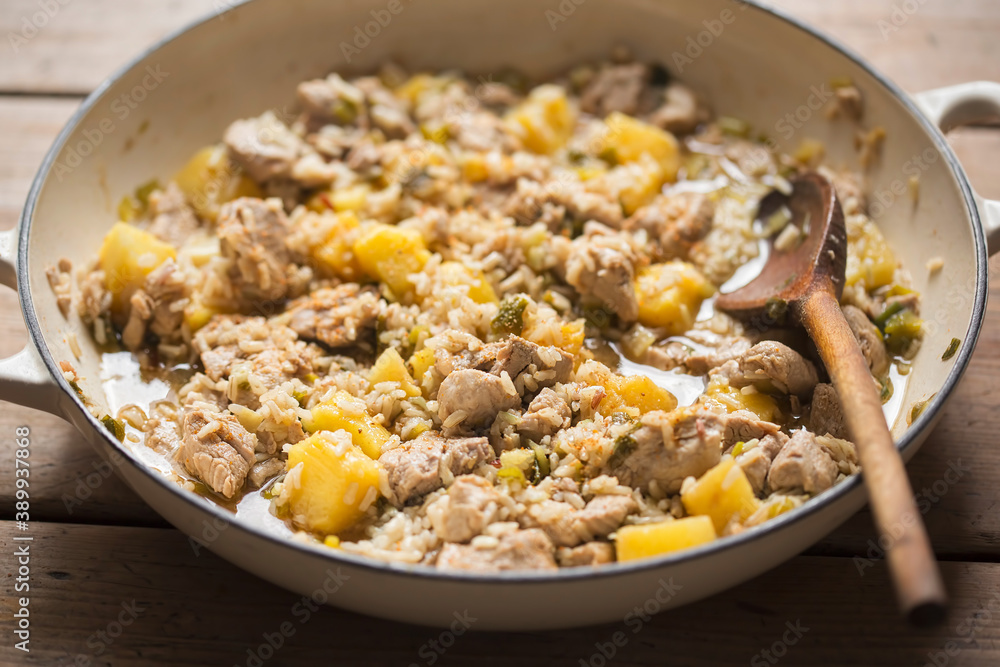 Pork tenderloin stir fry with scallions and pineapple Pork tenderloin stir fry with scallions and pineapple