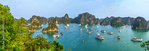 Photos Dschunken in der Halong-Bucht im Golf von Tonkin in Vietnam, Panorama