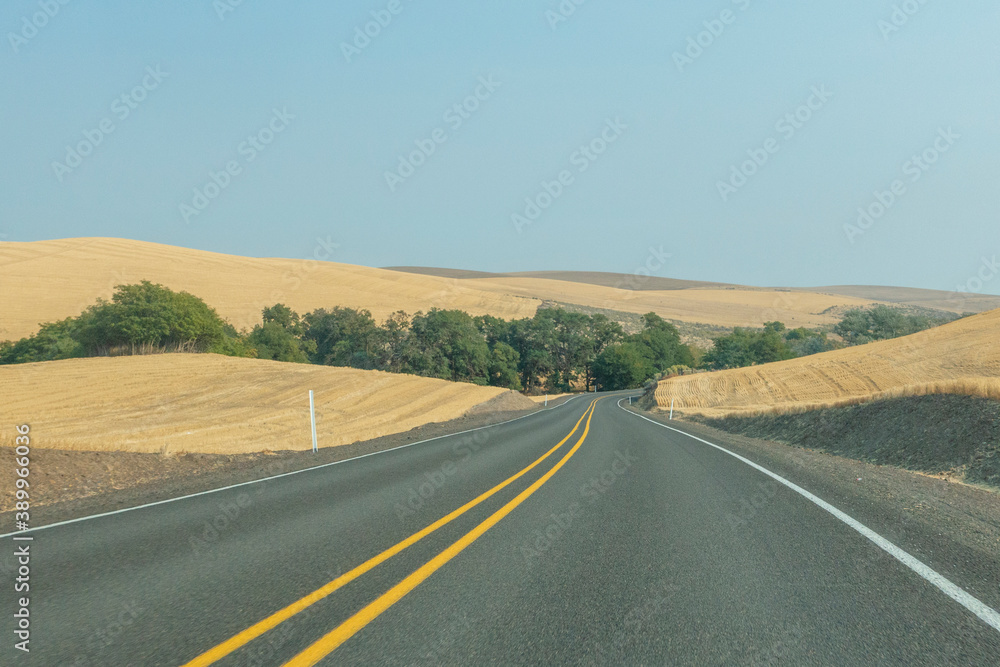 Fototapeta premium Freeway across the desert in east Oregon