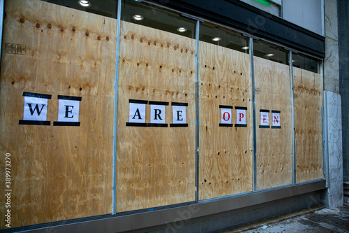 Fifth Avenue gets prepared for elections results photo