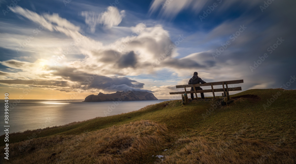 Looking on Mykines Looking on Mykines