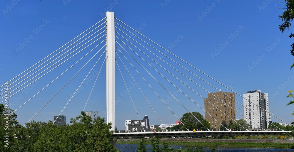 Fototapeta premium Nantes Pont Eric Tabarly