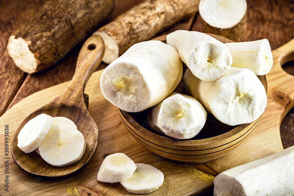 peeled cassava root, used in Brazilian cuisine. Called cassava, aipin castelinha, uaipi, sweet cassava, maniva, maniveira, poor bread peeled cassava root, used in Brazilian cuisine. Called cassava, aipin castelinha, uaipi, sweet cassava, maniva, maniveira, poor bread