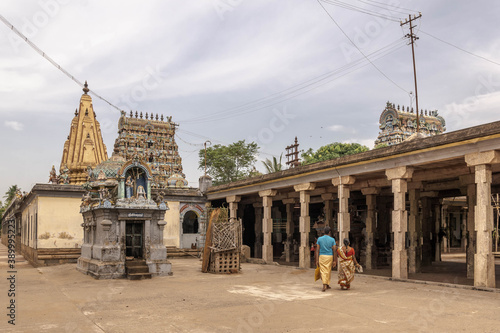 Mahalingeshwaraswamy Temple, Tiruvidaymarudur - Hindu temple dedicated to the deity Shiva located in Tiruvidaimarutur, a village in the southern Indian state of Tamil Nadu photo