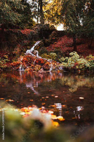 Fototapeta Naklejka Na Ścianę i Meble -  Small waterfall with autumn foliage in the park of Monza