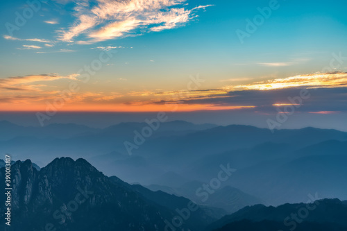 Krajobraz góry Huangshan (żółte góry). Światowego Dziedzictwa UNESCO. Znajduje się w Huangshan, Anhui, Chiny.