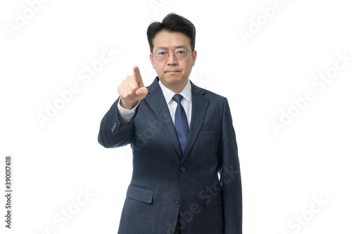 White background and gestures of an Asian middle-aged businessman.