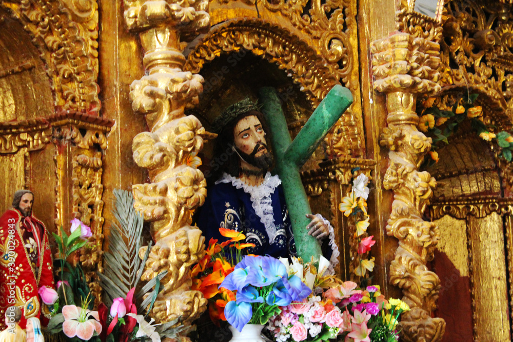 Fototapeta premium religious statues inside church in Arequipa
