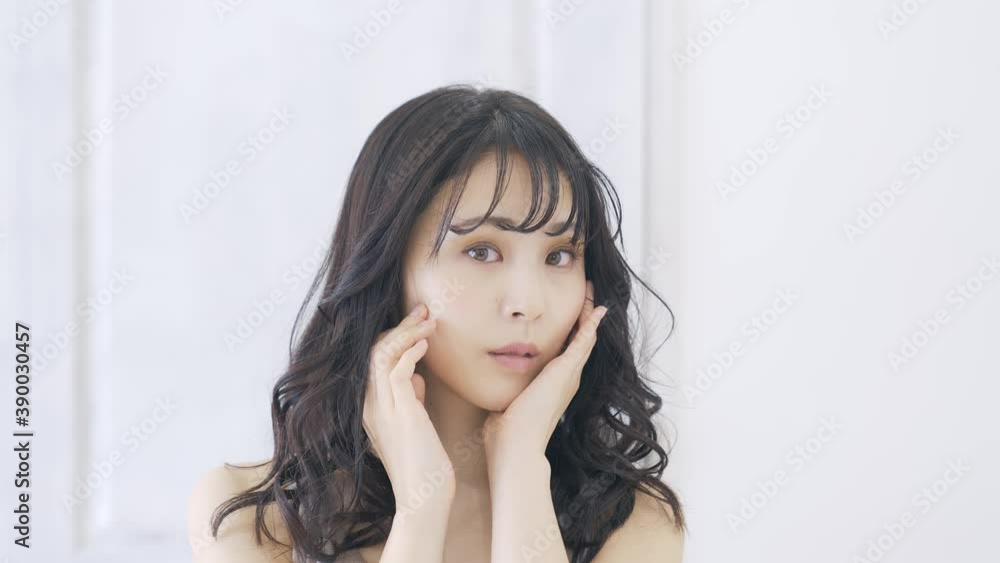 女性のスキンケアイメージ　美容
