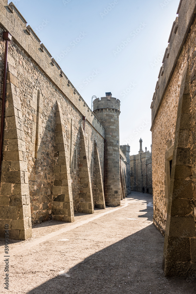 Φωτογραφία View of the inner street with towers of the Vorontsov Palace on the background of the Eastern minarets