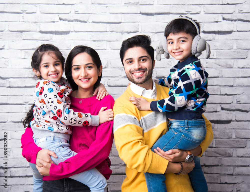Φωτογραφία Indian asian family of four wears colourful and warm sweaters or woolen or wooll