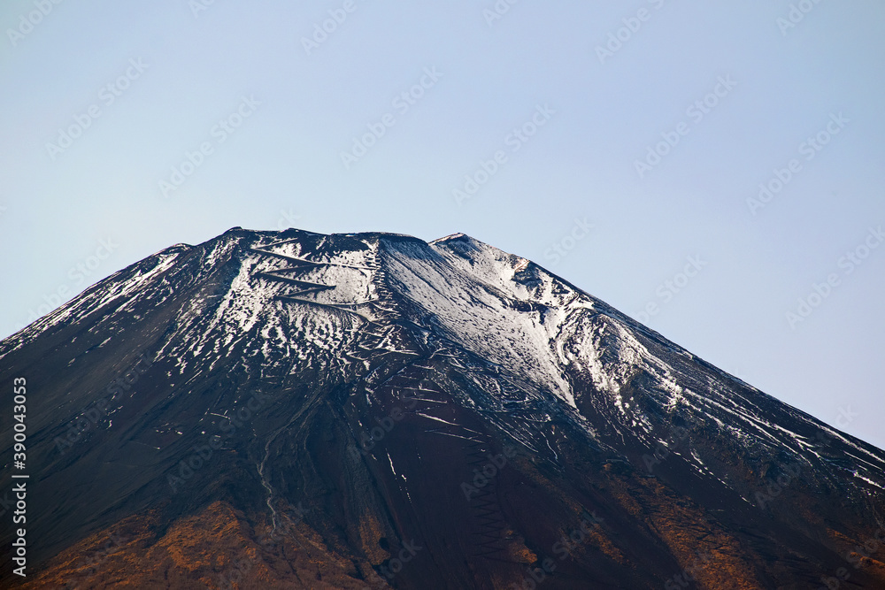 富士山｜山梨から見る富士山の山肌は変化に富んでいます