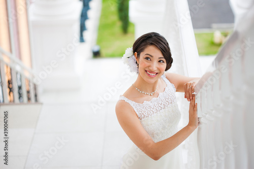 Free Download 笑顔の新婦 - GFXLoad