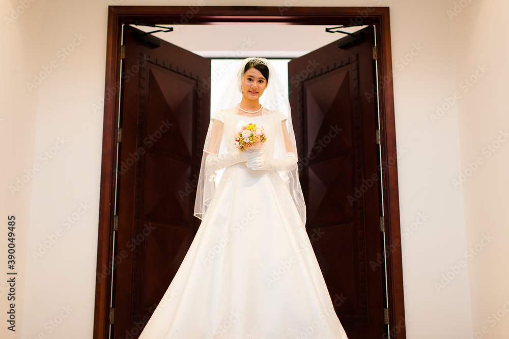 ブーケを持つ新婦 ブーケを持つ新婦