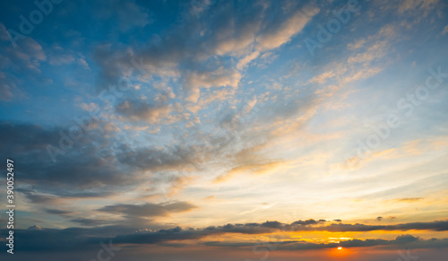 Fototapeta Naklejka Na Ścianę i Meble -  Sunset sky for background or sunrise sky and cloud at morning.