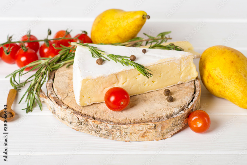 brie cheese with pear and cherry tomatoes brie cheese with pear and cherry tomatoes