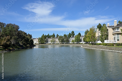 アメリカの計画住宅地：レッドウッド・ショアーズの街並み