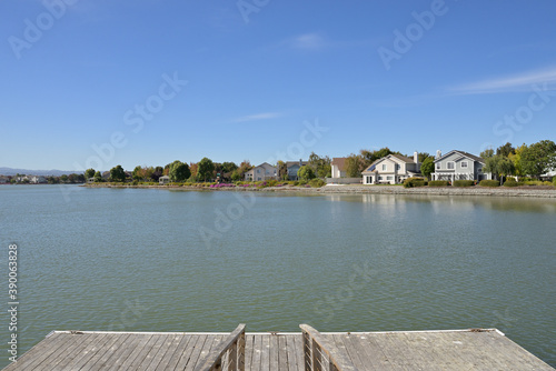 アメリカの計画住宅地：レッドウッド・ショアーズの街並み