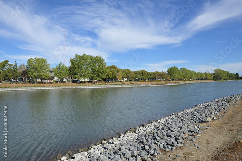 アメリカの計画住宅地：レッドウッド・ショアーズの街並み