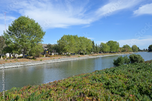 アメリカの計画住宅地：レッドウッド・ショアーズの街並み