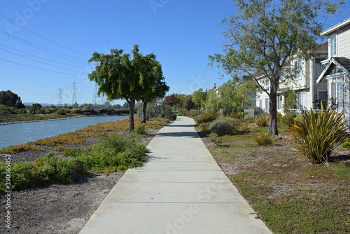 アメリカの計画住宅地：レッドウッド・ショアーズの街並み